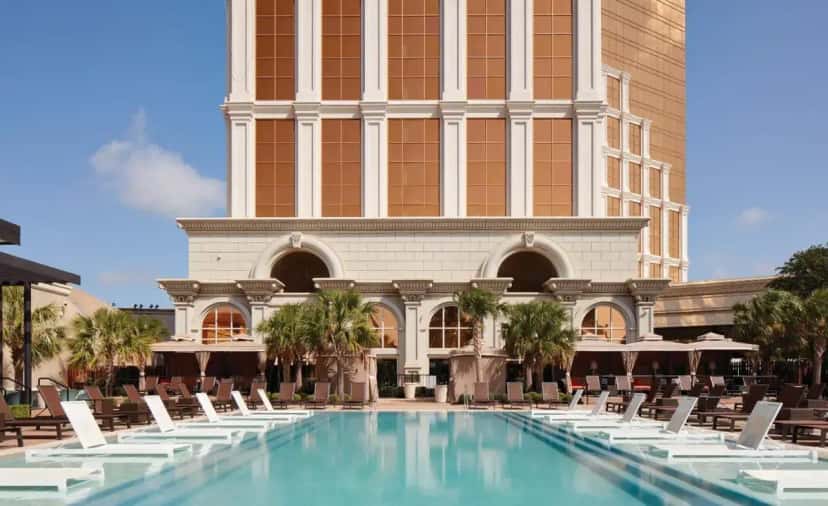 In-room hot tub at Horseshoe Bossier Casino & Hotel in Bossier City, LA