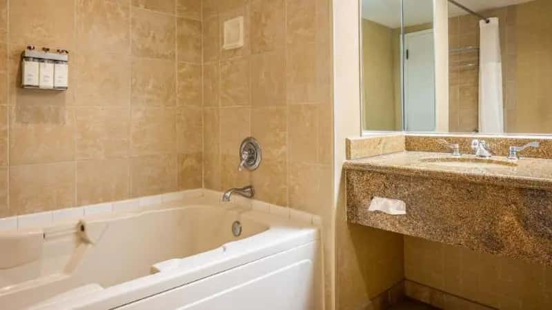 In-room hot tub at Horseshoe Bossier Casino & Hotel in Bossier City, LA