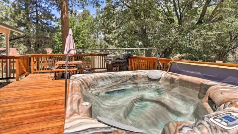 Hot Tub and Deck Big Bear Gem Near Resorts hotel photo 1 in CA, California