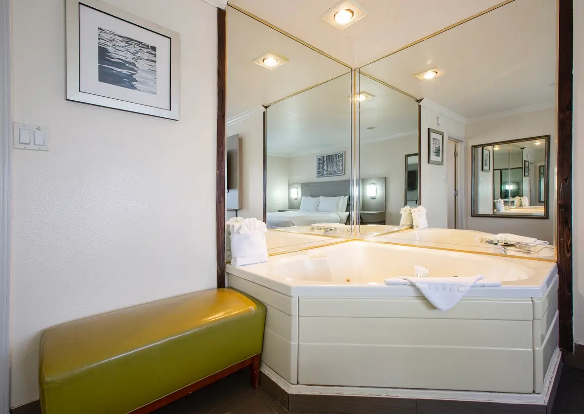Hotels in Flagstaff with a jacuzzi in the room