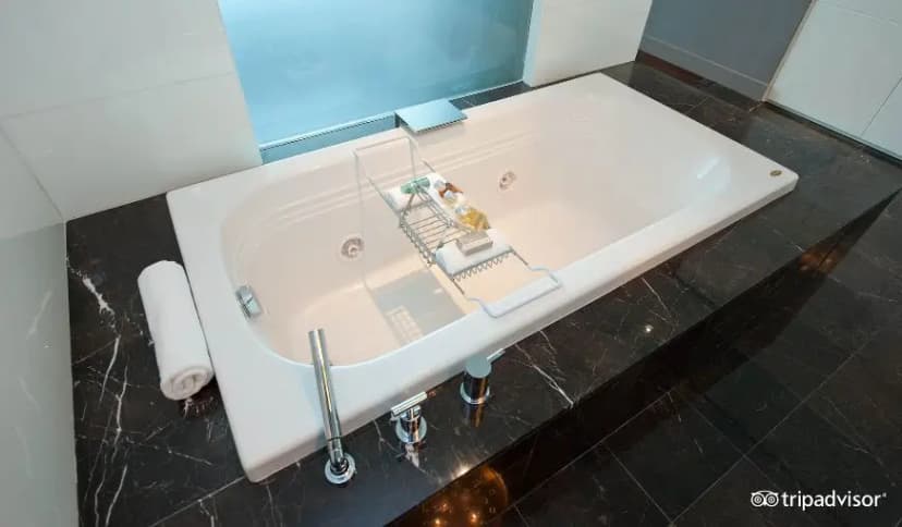 Hotels with jacuzzi in room in Brickell