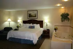 Hotels with jacuzzi in room in Cheyenne