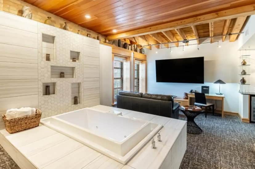 Private in-room jacuzzi tub in the Deluxe Suite with Spa Bath at Hotel Donaldson