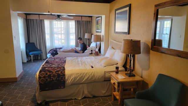 Hotel El Rancho — guest room