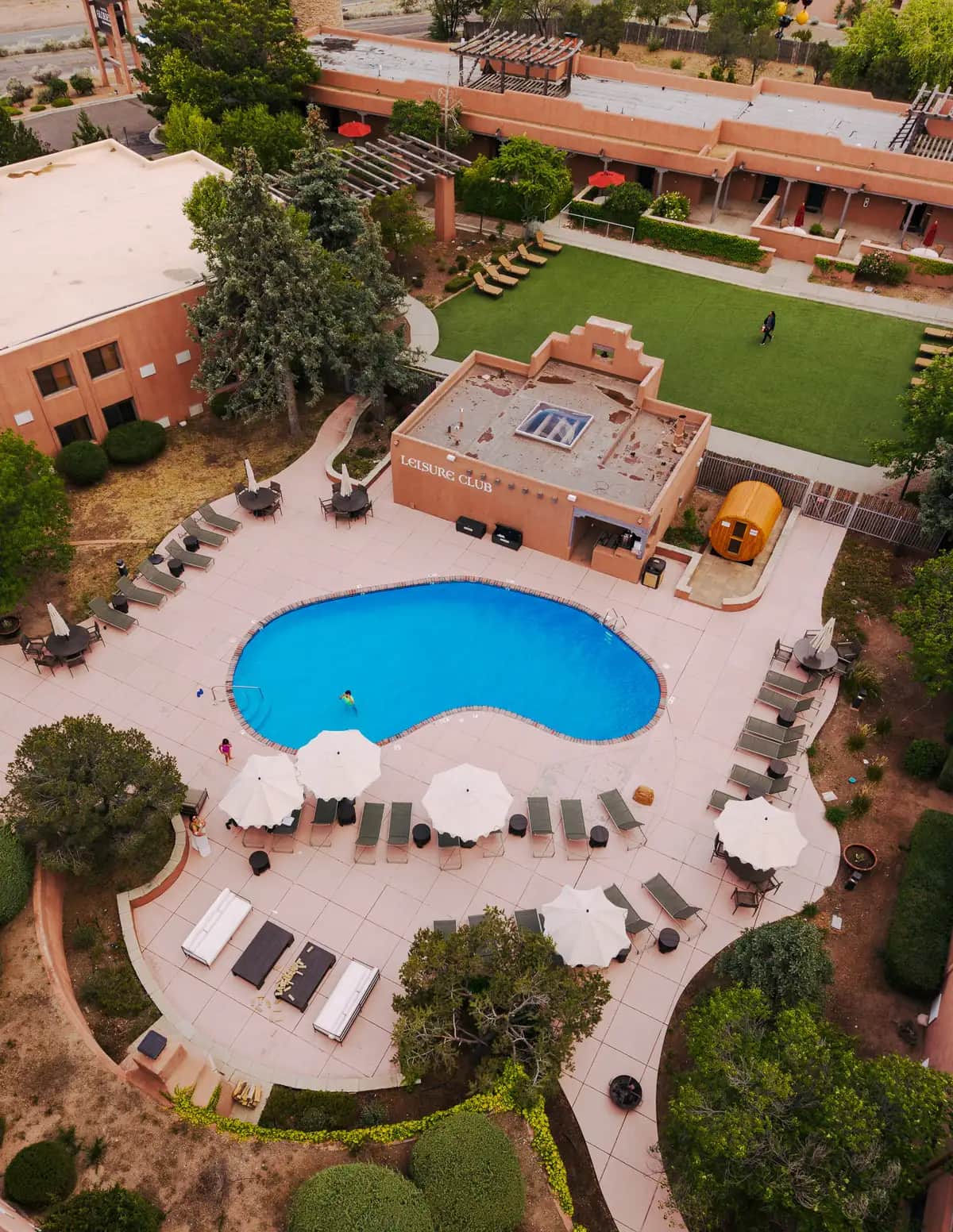 Shared outdoor hot tub at Hotel Glorieta