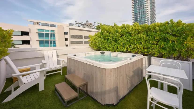 a hot tub on the balcony of a building at Hotel Greystone - Adults Only in Miami Beach