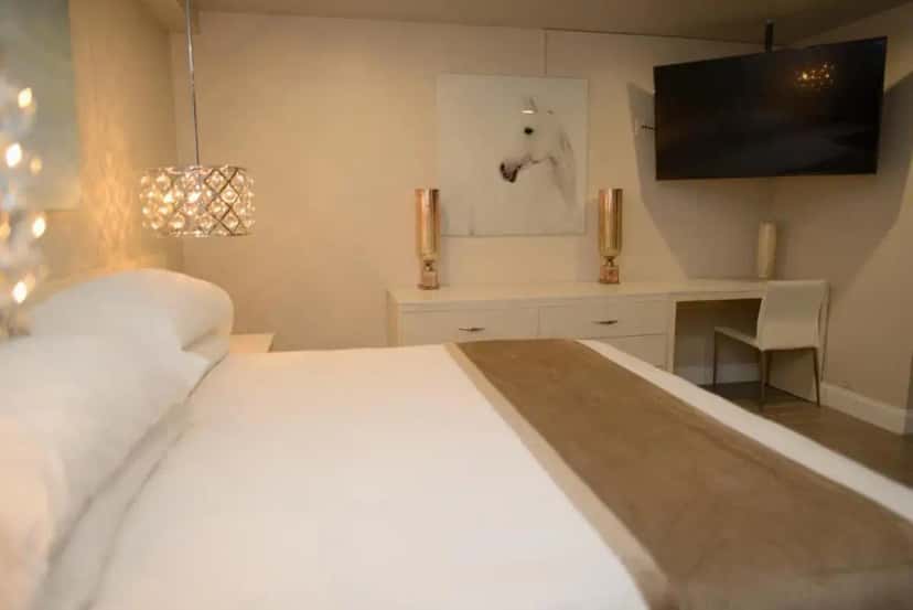 In-room hot tub at Hotel Le Reve Pasadena in Pasadena, CA