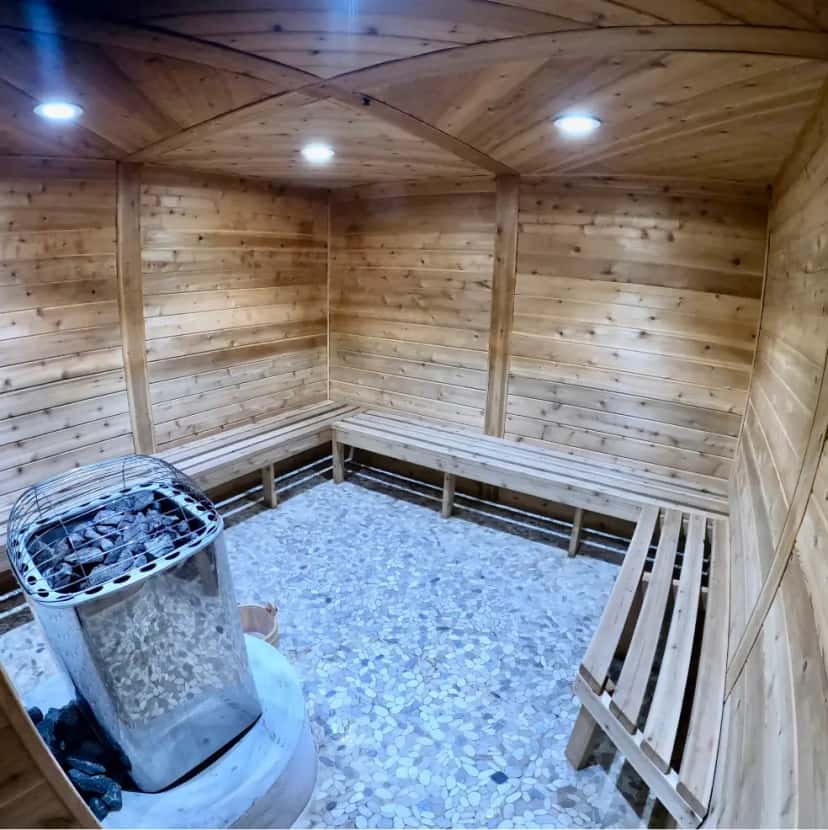 In-room hot tub at Hotel Mead Resorts & Conventions Center in Wisconsin Rapids, WI