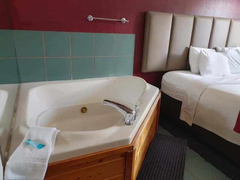 In-room hot tub at Hotel Pigeon Forge in Pigeon Forge, TN