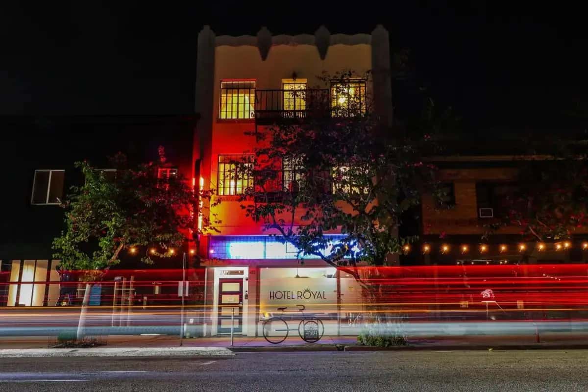 a building with a bike in front of it at night at Hotel Royal in Long Beach