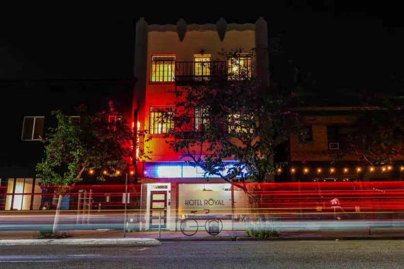 a building with a bike in front of it at night at Hotel Royal in Long Beach
