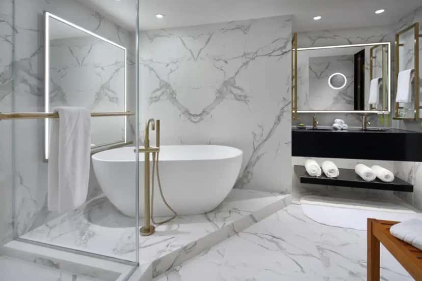 Deep soaking tub at Hotel Washington in Washington, CT