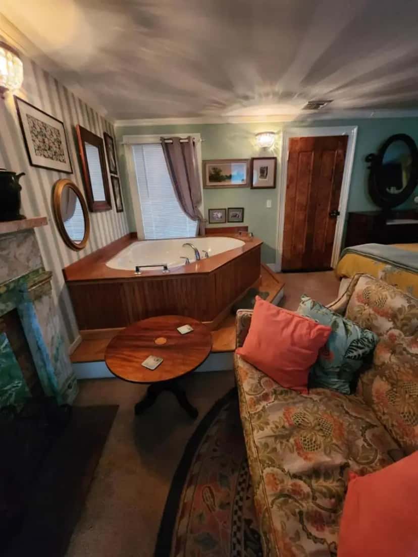 In-room hot tub at House of 1833 Bed and Breakfast in Niantic, CT