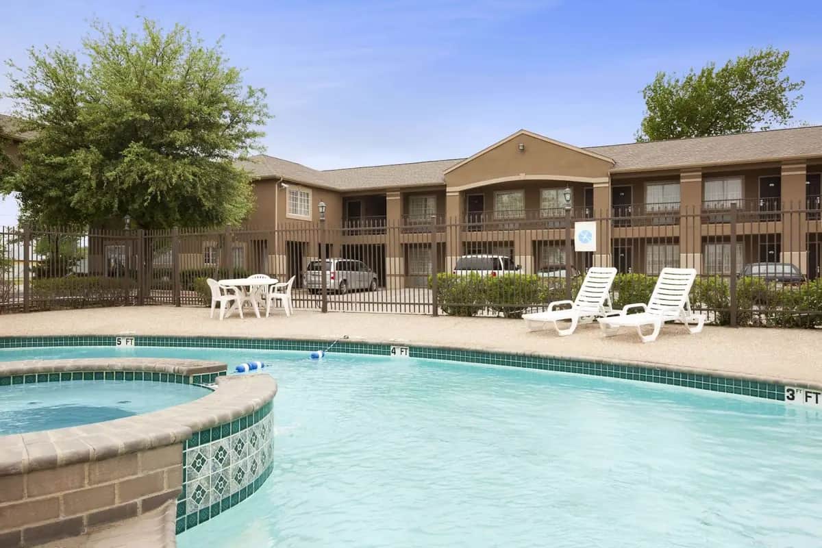 Shared outdoor hot tub at Howard Johnson by Wyndham Grand Prairie Near Lone Star Park