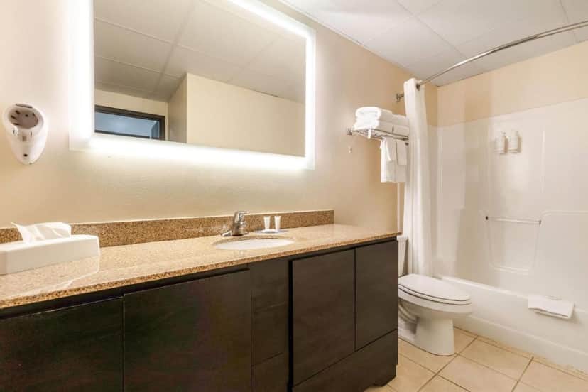Deep soaking bathtub at Howard Johnson by Wyndham Oacoma Hotel & Suites