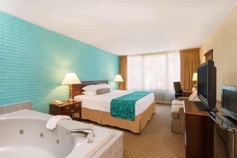 Private in-room jacuzzi in the Deluxe King Room - Smoking at Howard Johnson by Wyndham Williamsburg
