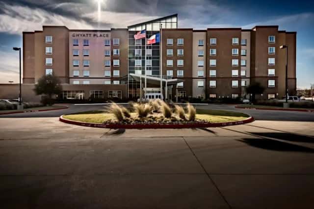 Hyatt Place Dallas/Garland/Richardson — guest room