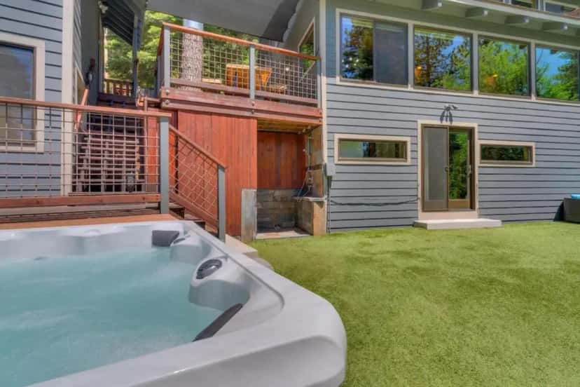 Private outdoor hot tub at Hyphen 3-bedrooms rental, private beach, filtered view in Tahoe City, CA