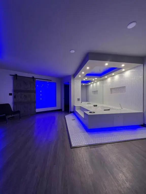 Private in-room jacuzzi tub in the Presidential Jacuzzi Suite at Imperial Suites