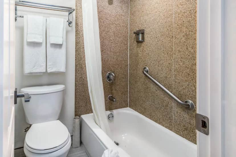 Deep soaking bathtub at Inn at 50 Long Beach Convention Center