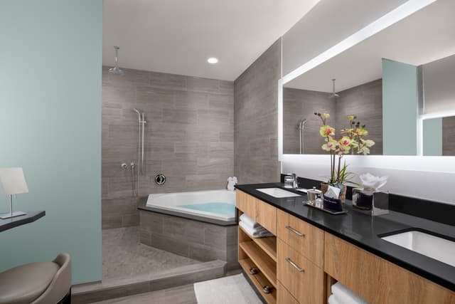 Deep soaking bathtub