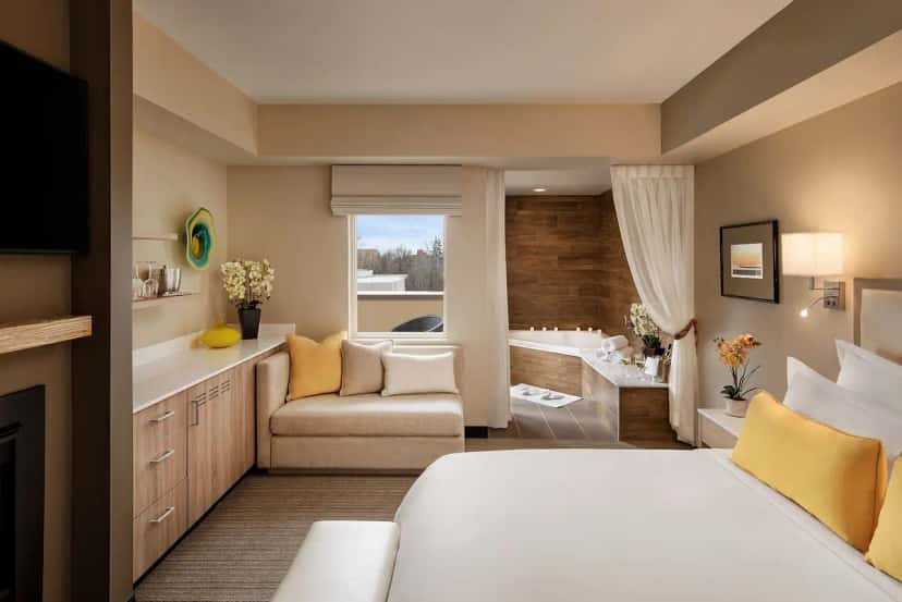 In-room hot tub at Inn at 500 Capitol in Boise, ID