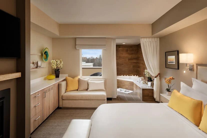 Hotels with jacuzzi in room in Boise