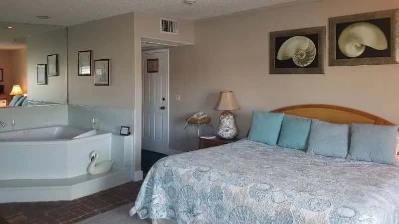 In-room hot tub at Inn at Camachee Harbor in St. Augustine, FL