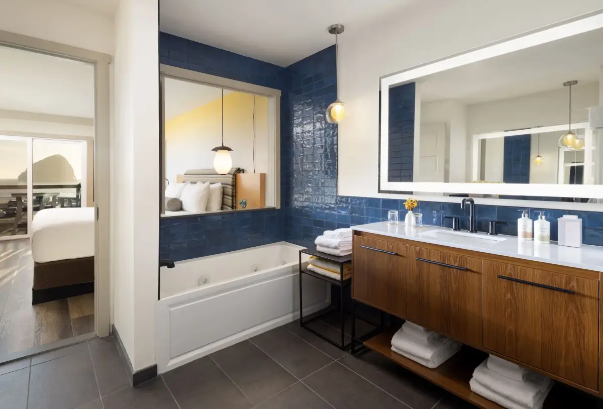 Inn At Cape Kiwanda Haystack Suite Bathroom