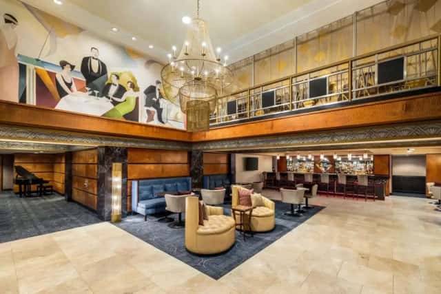 Inn at Great Neck — guest room