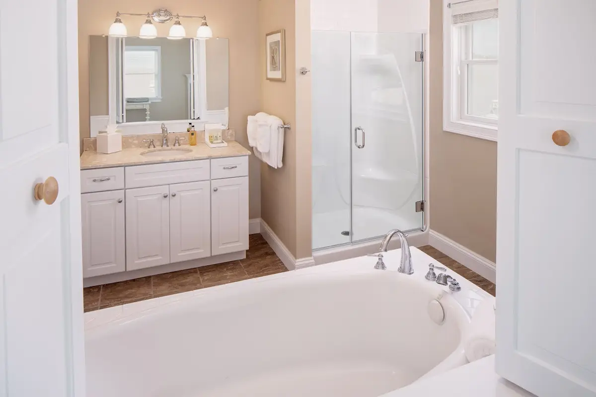 Deep soaking bathtub at Inn at Harbor Hill Marina