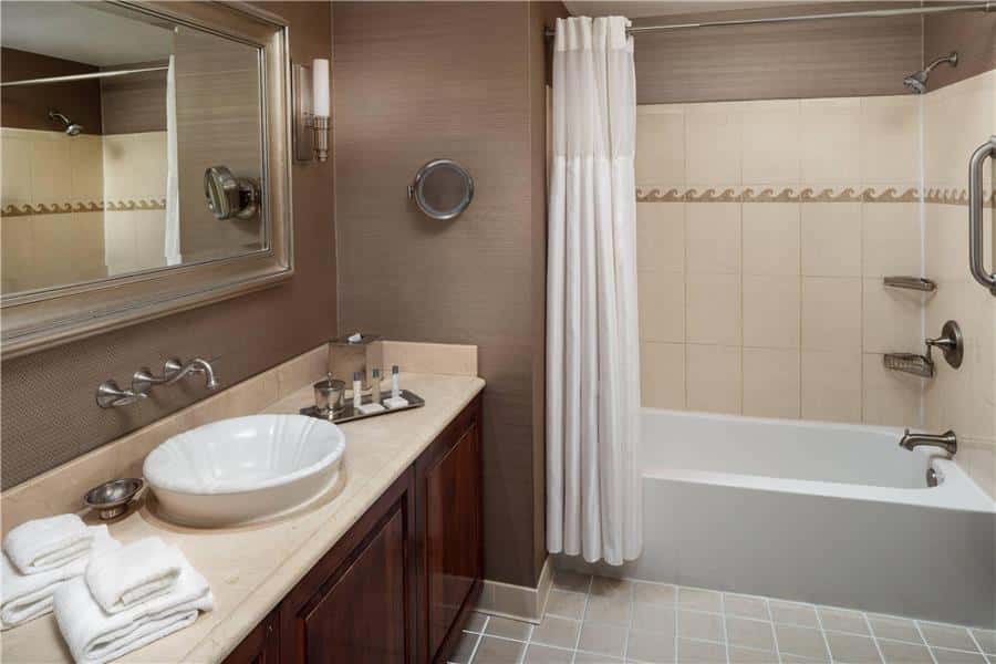 Deep soaking bathtub at Inn At Henderson's Wharf, Ascend Hotel Collection