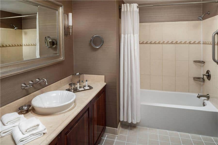 Deep soaking bathtub at Inn At Henderson's Wharf, Ascend Hotel Collection