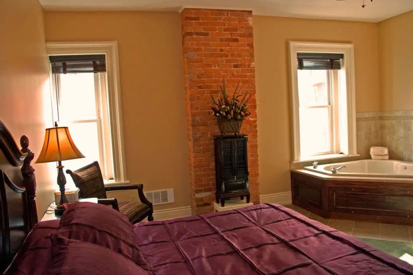 Hotels with jacuzzi in room in Jim Thorpe