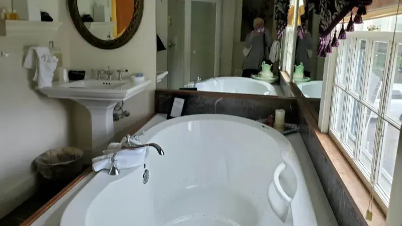 Hotels with jacuzzi in room in Ogunquit