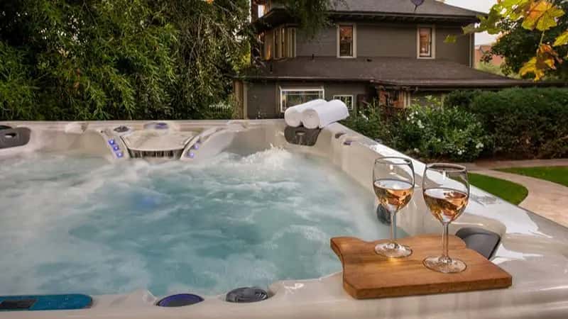 In-room hot tub at Inn at the Gorge in Hood River, OR