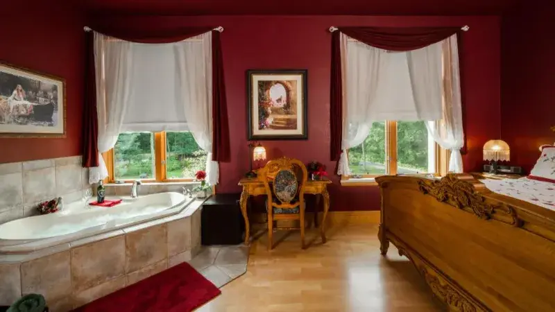 Hotels with jacuzzi in room in Baraboo