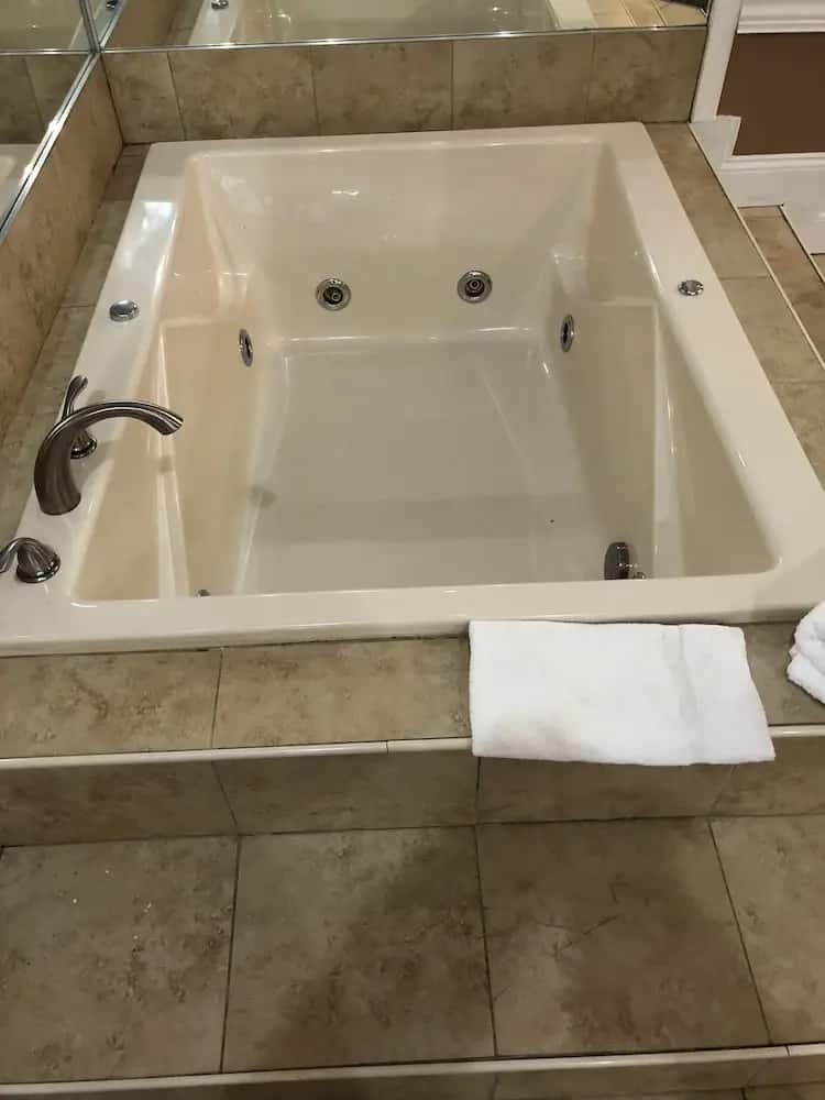 In-room hot tub at Inn of the Dove Cherry Hill in Cherry Hill, NJ