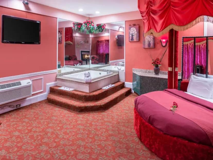 Inn of the Dove Romantic Luxury & Business Suites hotel photo 1 in Bensalem, Pennsylvania
