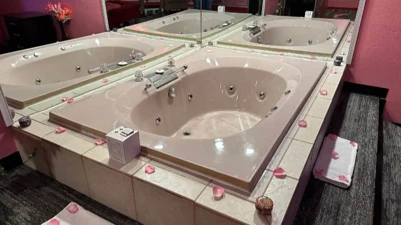 Inn of the Dove Romantic Luxury Suites with Jacuzzi & Fireplace at Harrisburg-Hershey, PA hotel photo 1 in Harrisburg, Pennsylvania