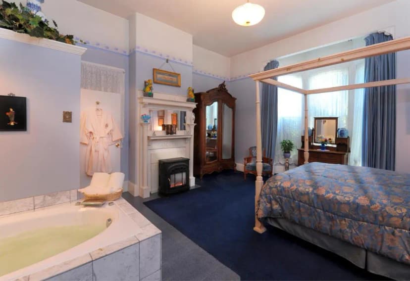 Hotels with jacuzzi in room in Mission