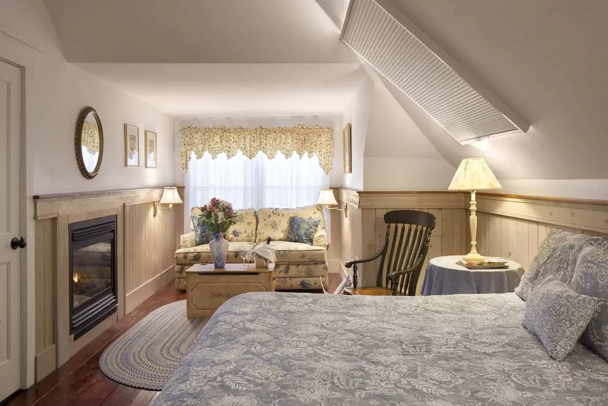 Isaiah Jones Homestead Bed & Breakfast — guest room
