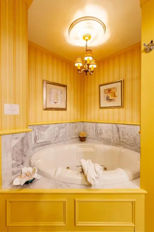 Private in-room jacuzzi tub in the Deluxe King Room at Ivy Lodge