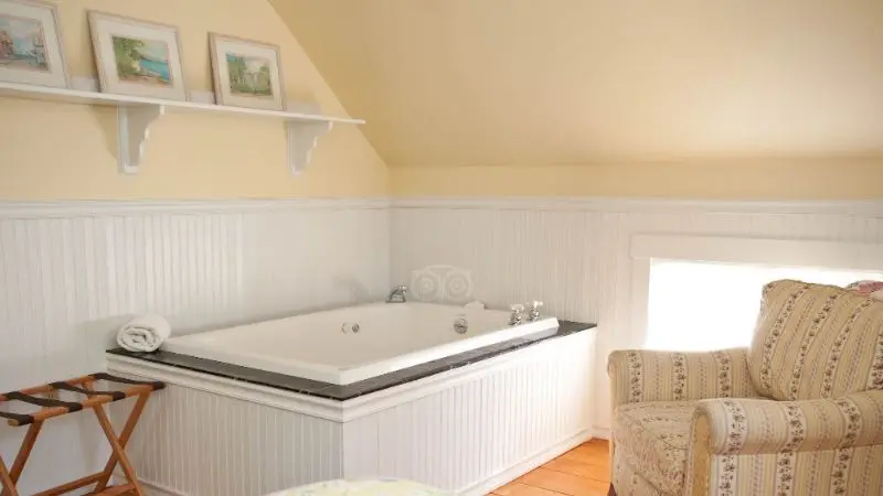 In-room hot tub at James Place Inn Bed and Breakfast in Freeport, ME