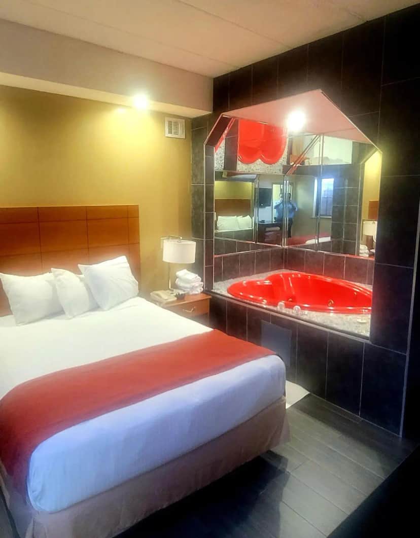 Private in-room jacuzzi in the Queen Room with Spa Bath at Jets Motor Inn