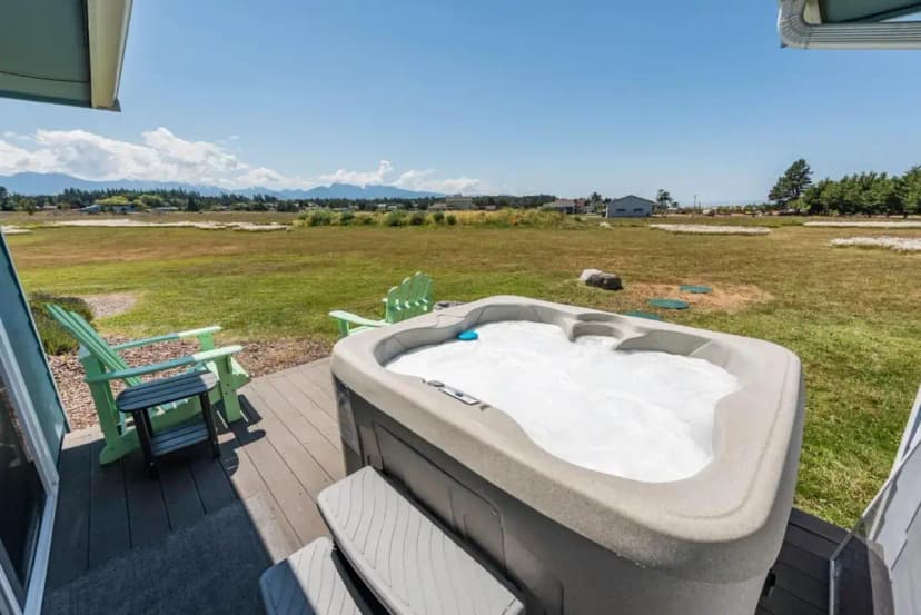 Juan De Fuca Waterfront Hotel & Cottages