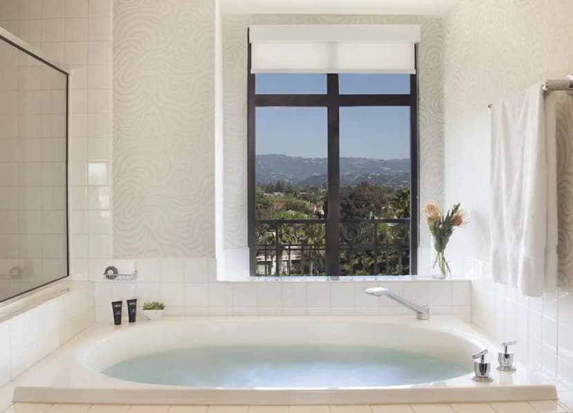 Hotels with jacuzzi in room in Cupertino