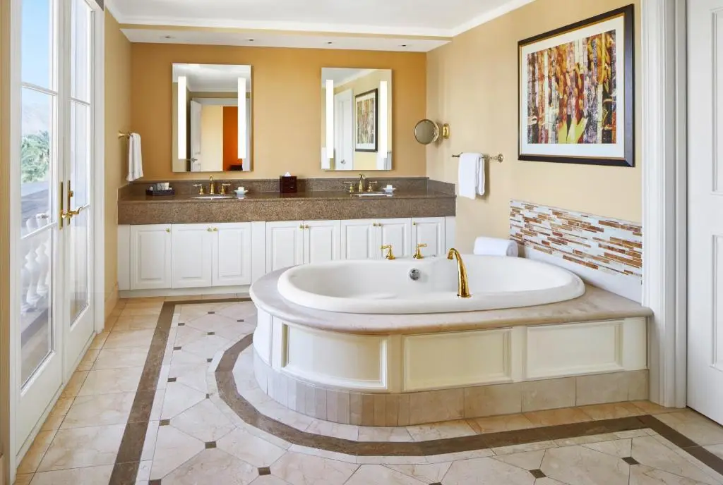 Hotels with jacuzzi in room in Summerlin