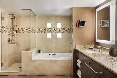 Jetted bathtub