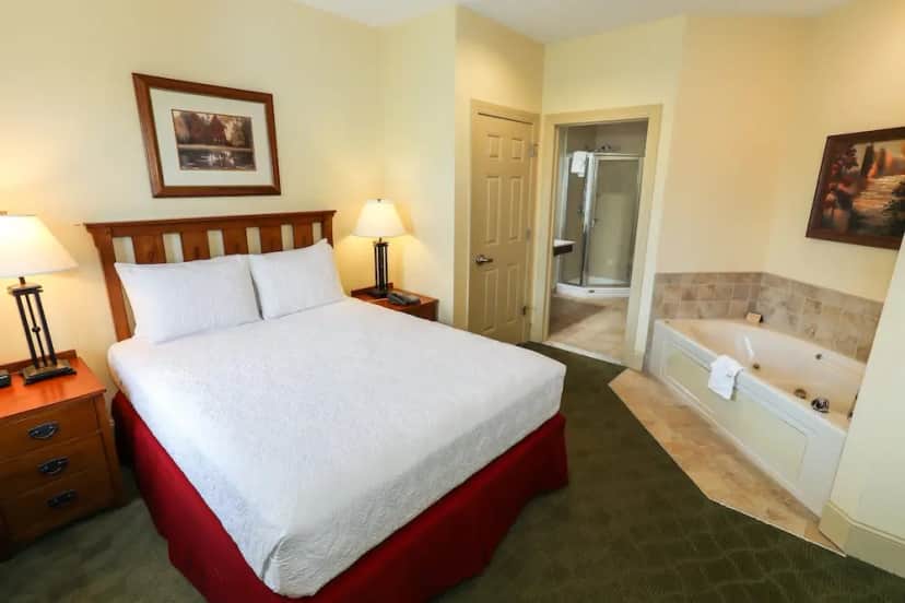 Private in-room jacuzzi tub in the Suite, 1 Bedroom, Jetted Tub (Kaatskill Mountain Club) at Kaatskill Mountain Club